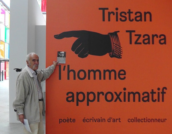 Florin Colonas langa afisul expozitiei de la Strasbourg 2015