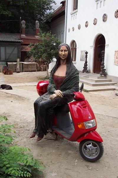 MARIA POP TIMARU - Gioconda pe scuter