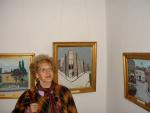 colectionara dr. Pompilia Dumitrescu in sala SPIRU VERGULESCU a Muzeului Judetean Olt Slatina